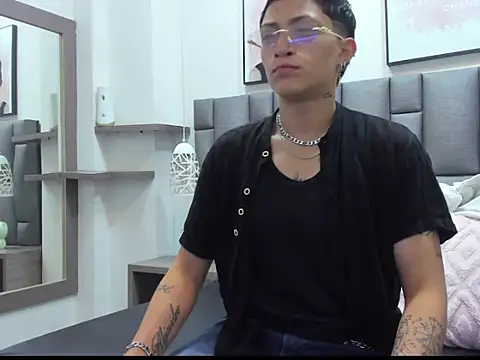 ZoeKrug online show from March 14, 2026, 11:59 am