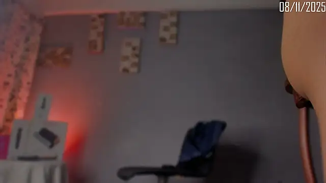 Chloe cooperr online show from November 9, 2025, 4:11 am