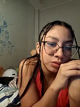 Snapshot of honeysweet111 chatting on May 27, 2026, 8:17 pm honeysweet111 online show from May 27, 2026, 8:17 pm