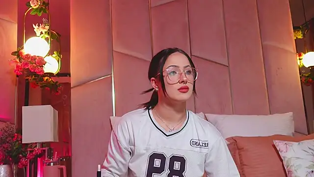 LucyLextonX online show from March 16, 2026, 7:18 pm