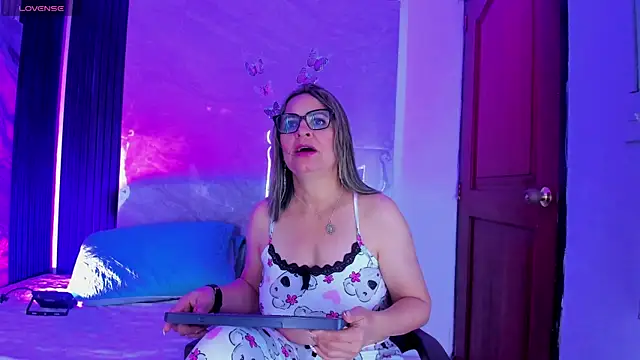Agatha Pleasure online show from April 23, 2026, 11:53 am