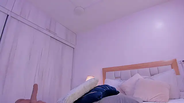 megan rous  online show from December 16, 2025, 3:11 am