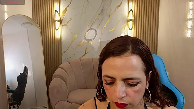 Snapshot of _Evoni_b chatting on September 30, 2025, 7:52 pm Evoni b online show from September 30, 2025, 7:52 pm