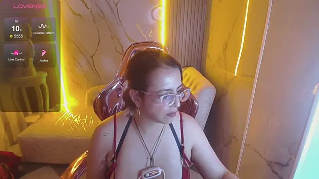 Snapshot of _Evoni_b chatting on October 7, 2025, 12:46 pm Evoni b online show from October 7, 2025, 12:46 pm