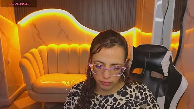 Snapshot of _Evoni_b chatting on November 15, 2025, 12:34 pm Evoni b online show from November 15, 2025, 12:34 pm