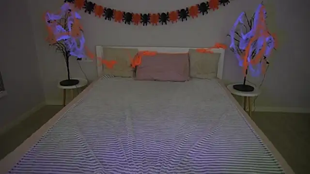 Snapshot of IvyLaurent chatting on October 31, 2025, 1:34 pm IvyLaurent online show from October 31, 2025, 1:34 pm