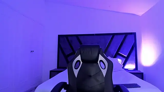 Snapshot of MarilynDupont chatting on September 13, 2025, 4:01 am MarilynDupont online show from September 13, 2025, 4:01 am