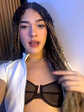 Snapshot of MarilynDupont chatting on October 29, 2025, 8:43 pm MarilynDupont online show from October 29, 2025, 8:43 pm