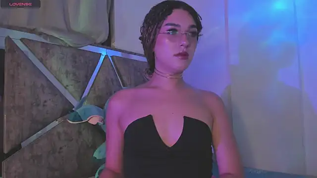 Snapshot of MarilynDupont chatting on November 6, 2025, 3:07 am MarilynDupont online show from November 6, 2025, 3:07 am