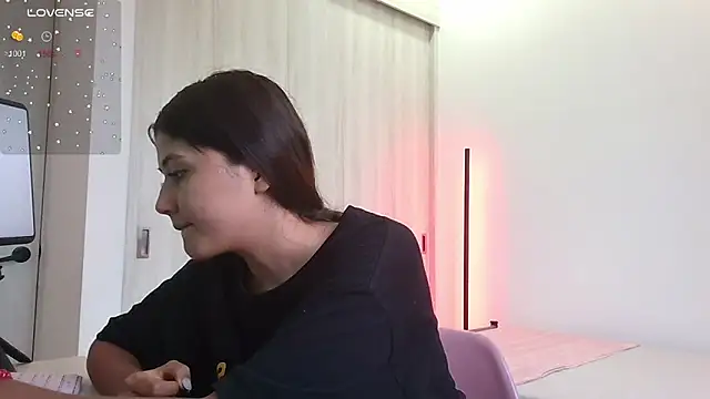 Snapshot of amy_innocent_1 chatting on June 14, 2026, 10:34 pm amy innocent 1 online show from June 14, 2026, 10:34 pm