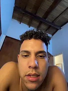 Snapshot of evan_lux chatting on December 15, 2025, 3:55 am evan lux online show from December 15, 2025, 3:55 am