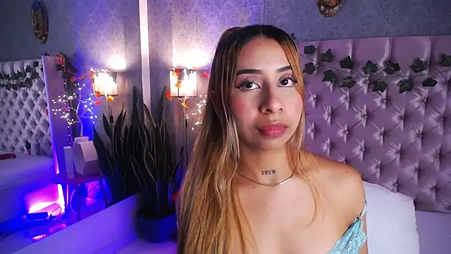 laila stilwiills online show from November 11, 2025, 12:43 am