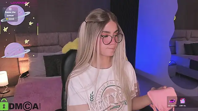 Arinextdoor online show from November 20, 2025, 11:37 pm