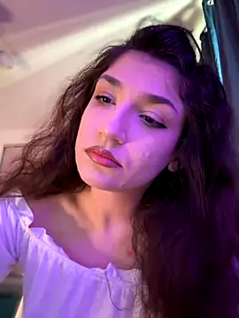 ScarletBloom  online show from October 19, 2025, 11:55 am