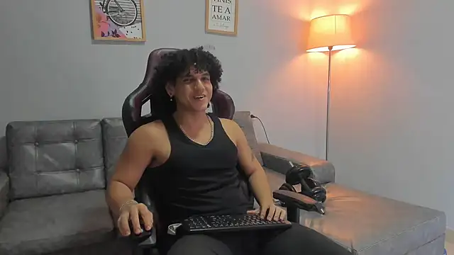 Xfire boy69 online show from September 12, 2025, 8:09 pm