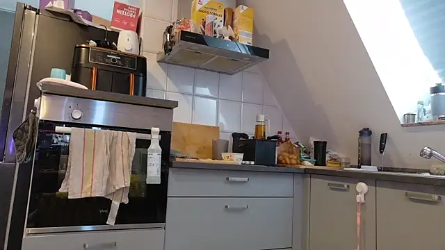 SweetTeenGirl online show from October 10, 2025, 10:14 am