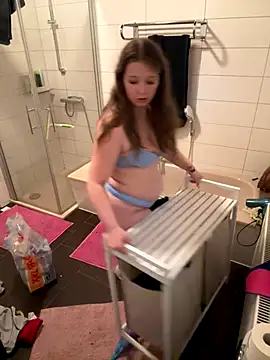 SweetTeenGirl online show from October 28, 2025, 7:27 pm