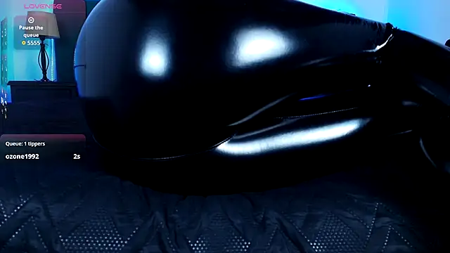 Alisse Moore online show from October 4, 2025, 12:36 pm