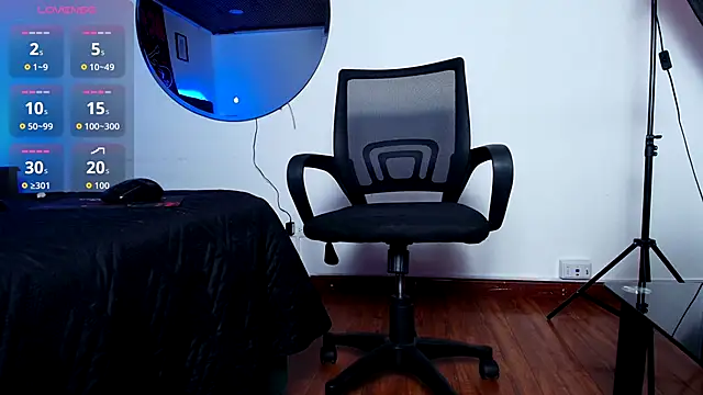 Alisse Moore online show from October 7, 2025, 12:35 pm