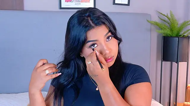 LanaRozz online show from June 19, 2026, 7:06 pm