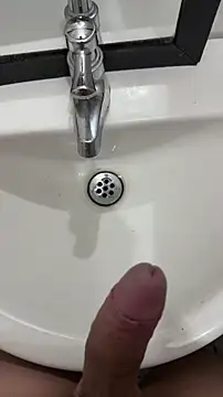 Snapshot of AndyRico18 chatting on December 18, 2025, 7:47 am AndyRico18 online show from December 18, 2025, 7:47 am