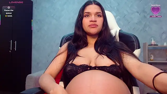 Snapshot of Roxxi_2110 chatting on October 16, 2025, 1:50 am Roxxi 2110 online show from October 16, 2025, 1:50 am