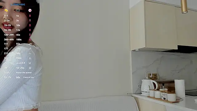 kaori mi online show from October 31, 2025, 5:41 am