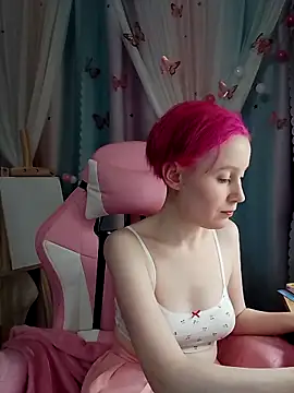 Snapshot of Fuzzy_Unicorn chatting on November 17, 2025, 7:08 pm Fuzzy Unicorn online show from November 17, 2025, 7:08 pm