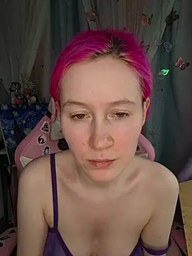 Fuzzy Unicorn online show from April 29, 2026, 7:42 pm