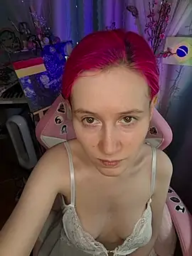 Snapshot of Fuzzy_Unicorn chatting on June 17, 2026, 10:28 am Fuzzy Unicorn online show from June 17, 2026, 10:28 am