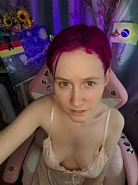 Snapshot of Fuzzy_Unicorn chatting on July 6, 2026, 7:05 pm Fuzzy Unicorn online show from July 6, 2026, 7:05 pm