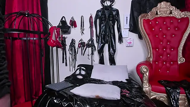 Snapshot of LiliThara chatting on November 14, 2025, 9:19 am LiliThara online show from November 14, 2025, 9:19 am