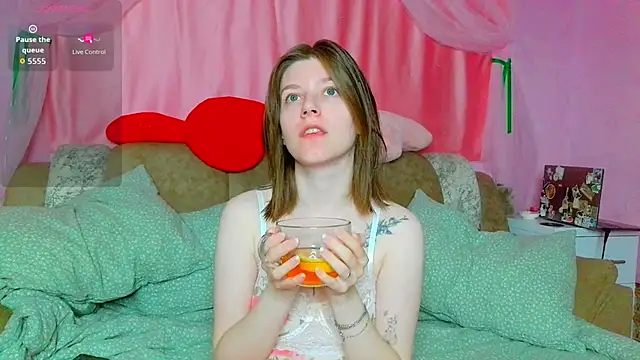 Marinaxmonroe online show from May 3, 2026, 6:14 pm