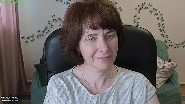 Snapshot of Lia_Tito chatting on June 15, 2026, 1:13 pm Lia Tito online show from June 15, 2026, 1:13 pm