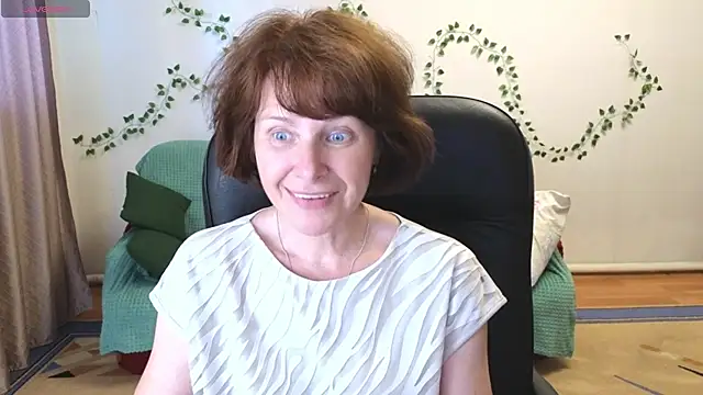Snapshot of Lia_Tito chatting on July 6, 2026, 3:03 pm Lia Tito online show from July 6, 2026, 3:03 pm