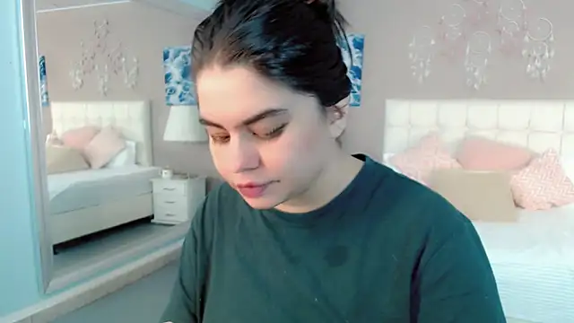 Snapshot of maddissonivanova chatting on March 27, 2026, 7:02 pm maddissonivanova online show from March 27, 2026, 7:02 pm