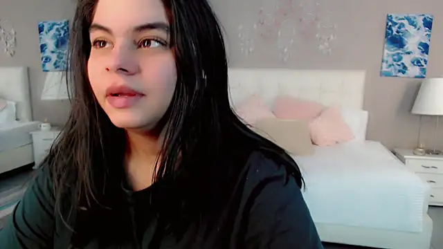 Snapshot of maddissonivanova chatting on April 4, 2026, 7:00 pm maddissonivanova online show from April 4, 2026, 7:00 pm