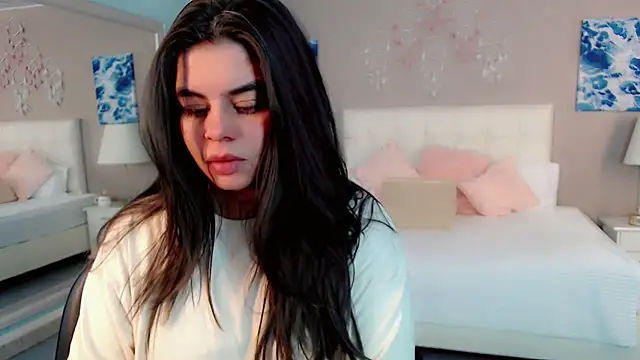 Snapshot of maddissonivanova chatting on April 19, 2026, 7:05 pm maddissonivanova online show from April 19, 2026, 7:05 pm