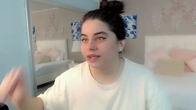 Snapshot of maddissonivanova chatting on April 20, 2026, 7:04 pm maddissonivanova online show from April 20, 2026, 7:04 pm
