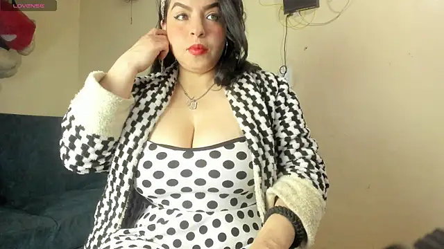 angela suaza online show from October 15, 2025, 2:01 am