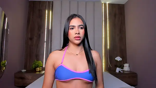 Snapshot of LucySalvatore_ chatting on September 20, 2025, 2:07 pm LucySalvatore online show from September 20, 2025, 2:07 pm