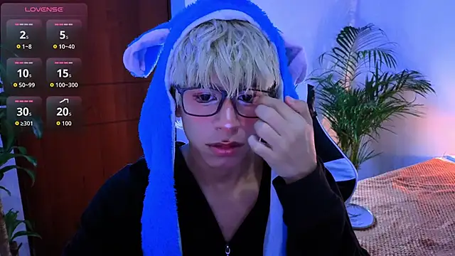 Snapshot of taichi_bluy chatting on October 27, 2025, 10:41 am taichi bluy online show from October 27, 2025, 10:41 am