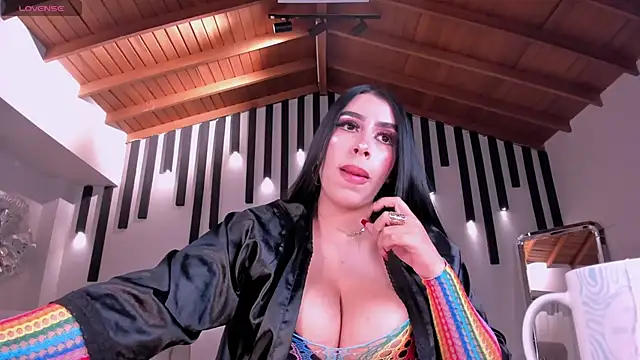 LeahLombardi  online show from October 1, 2025, 3:56 am