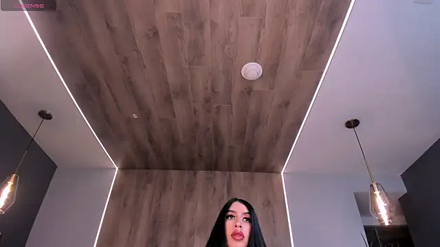 LeahLombardi  online show from October 8, 2025, 3:15 am