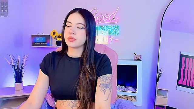 Snapshot of Alice_Vixen chatting on June 3, 2026, 12:19 pm Alice Vixen online show from June 3, 2026, 12:19 pm
