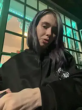 Snapshot of the_holy_t chatting on April 6, 2026, 6:42 pm the holy t online show from April 6, 2026, 6:42 pm