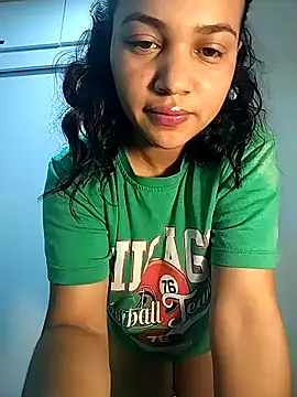 Snapshot of Eimy-04 chatting on May 9, 2026, 9:53 pm Eimy-04 online show from May 9, 2026, 9:53 pm