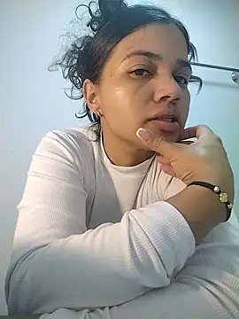 Snapshot of Eimy-04 chatting on May 20, 2026, 12:28 am Eimy-04 online show from May 20, 2026, 12:28 am