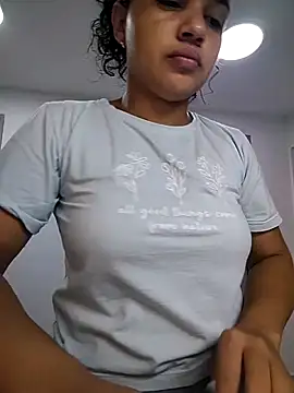 Snapshot of Eimy-04 chatting on June 6, 2026, 8:13 pm Eimy-04 online show from June 6, 2026, 8:13 pm