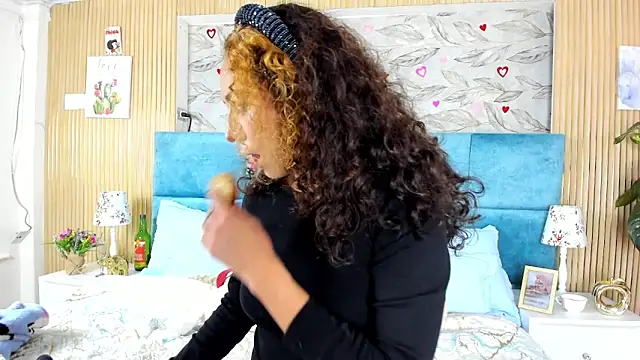 samanthaThoms online show from March 6, 2026, 3:47 am